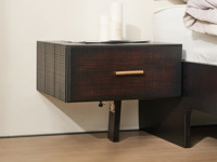 汉森庄园 英伦风 进口实木微雕工艺 设计感深浅光影变化 独特优雅悬浮感 床头柜