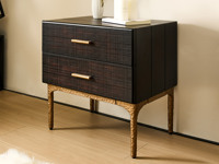 汉森庄园 英伦风 进口实木微雕工艺 设计感深浅光影变化 经典双抽金属拉手 床头柜