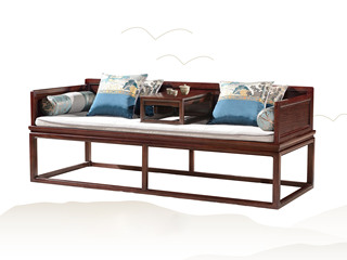  新中式 进口乌金木 纹理自然温润 实木罗汉床沙发 框架线条流畅 搭配木质小茶几 随心置物 黑檀色 罗汉塌