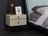 玛蒂芙 现代简约 油漆 板木结构 五金脚 米色 床头柜